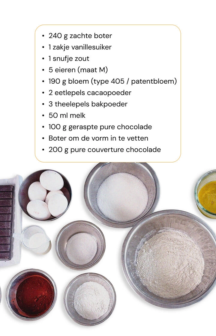 Ingrediënten voor een zelfgemaakt cannabis space cake recept met bloem, cacaopoeder, eieren, boter, melk en pure chocolade
