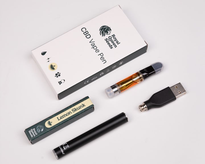 Een zwarte doos met een wit etiket met de tekst vape kit en royal gorilla de doos is open bevat een vape-pen cartridge usb-oplader