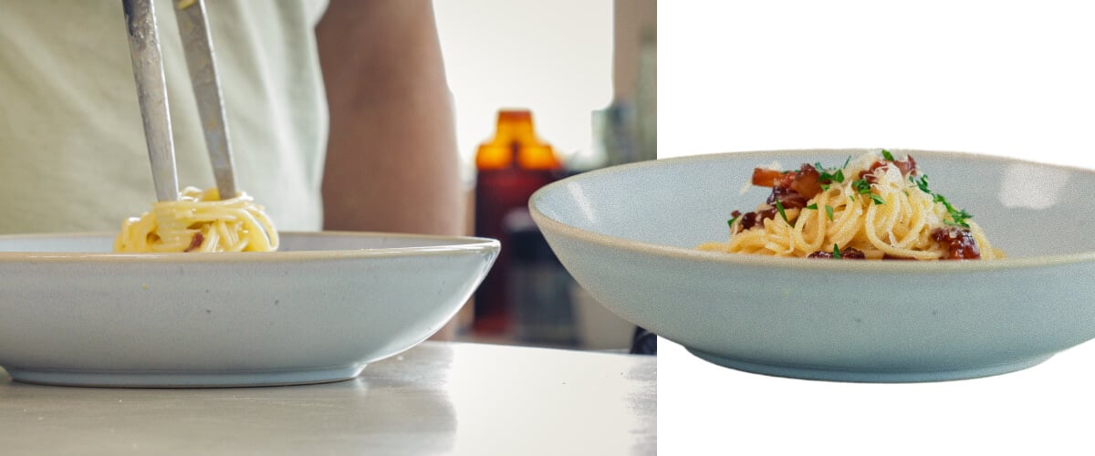 Romige cannabis-geïnfuseerde spaghetti carbonara met pancetta en geraspte kaas opdienen, laatste stap voor het serveren